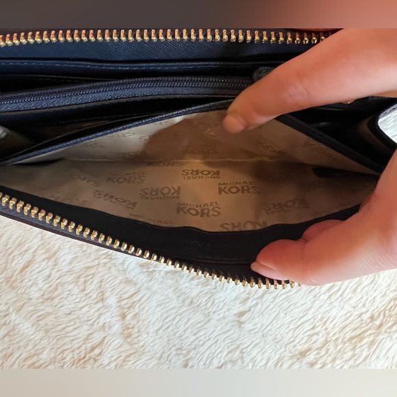 Michael Kors Navy Wallet - Picture 6 of 9